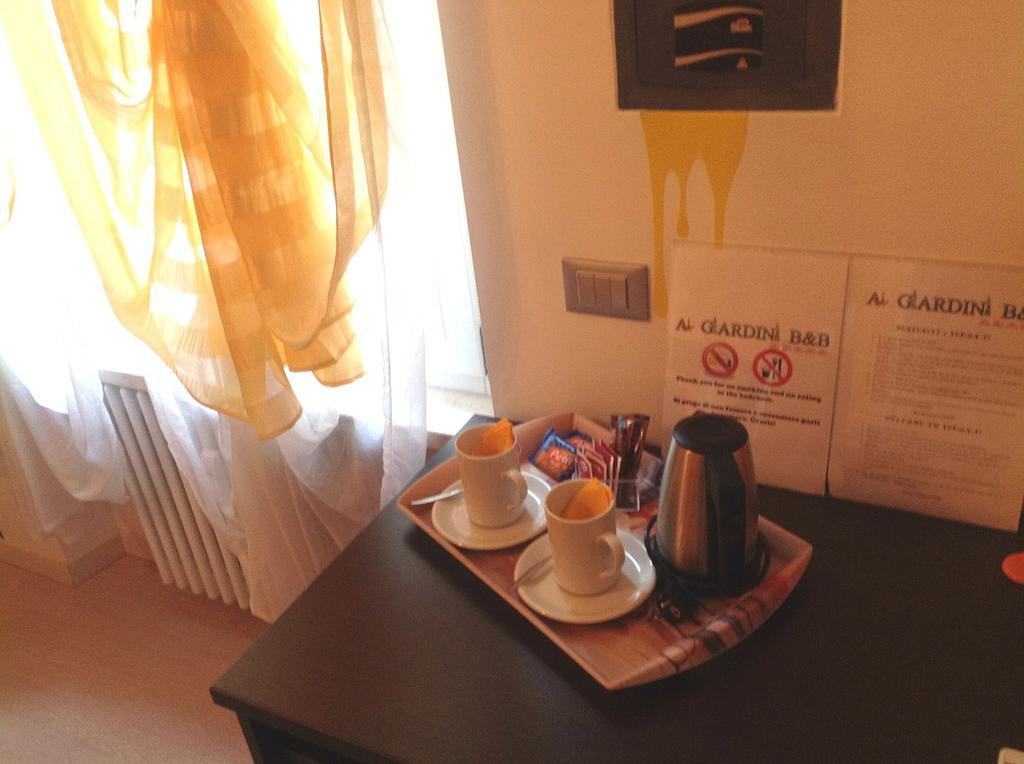 Ai Giardini Rooms -Vicino Ospedale Borgo Trento E Centro Storico 维罗纳 客房 照片